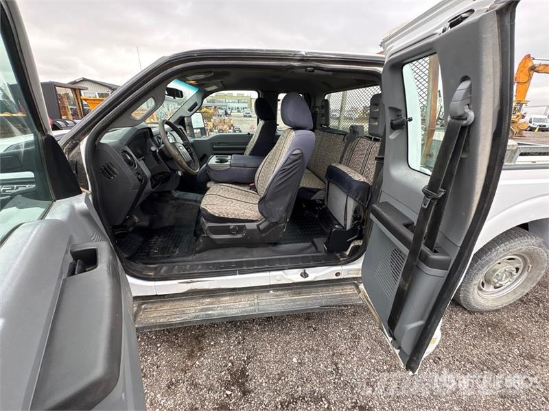 Ford F-250 XL 4x2 Extended Cab Pickup Ostalo