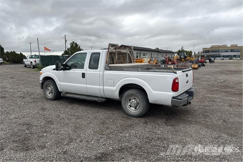 Ford F-250 XL 4x2 Extended Cab Pickup Ostalo
