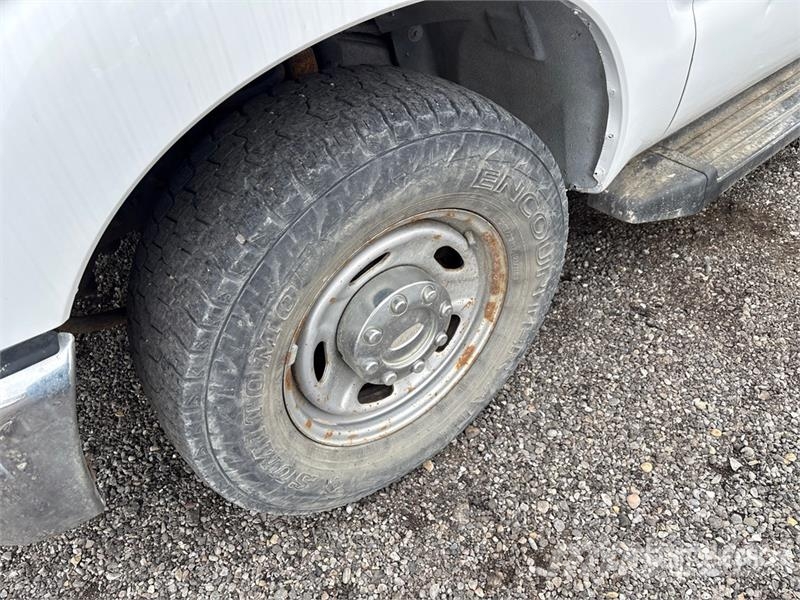 Ford F-250 XL 4x2 Extended Cab Pickup Ostalo