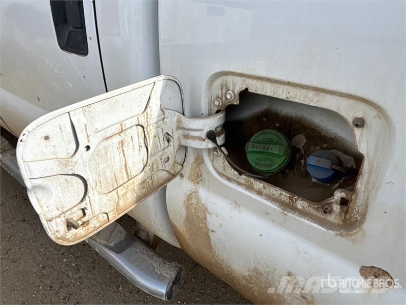 Ford F-250 XL 4x4 Crew Cab Pickup أخرى
