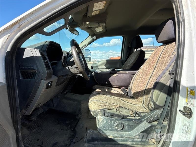 Ford F-250 XL 4x4 Crew Cab Pickup Other
