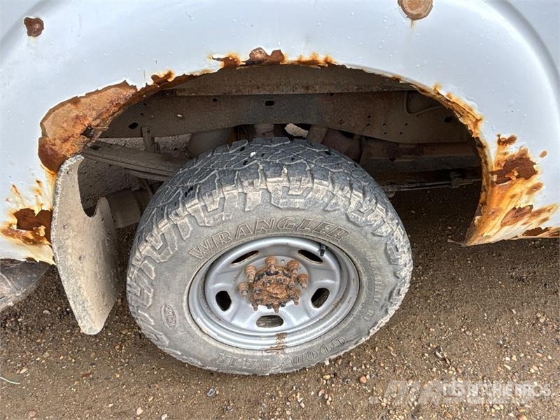 Ford F-250 XL 4x4 Crew Cab Pickup (Inoperable) Other