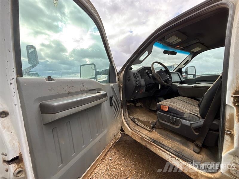 Ford F-250 XL 4x4 Crew Cab Pickup (Inoperable) Other