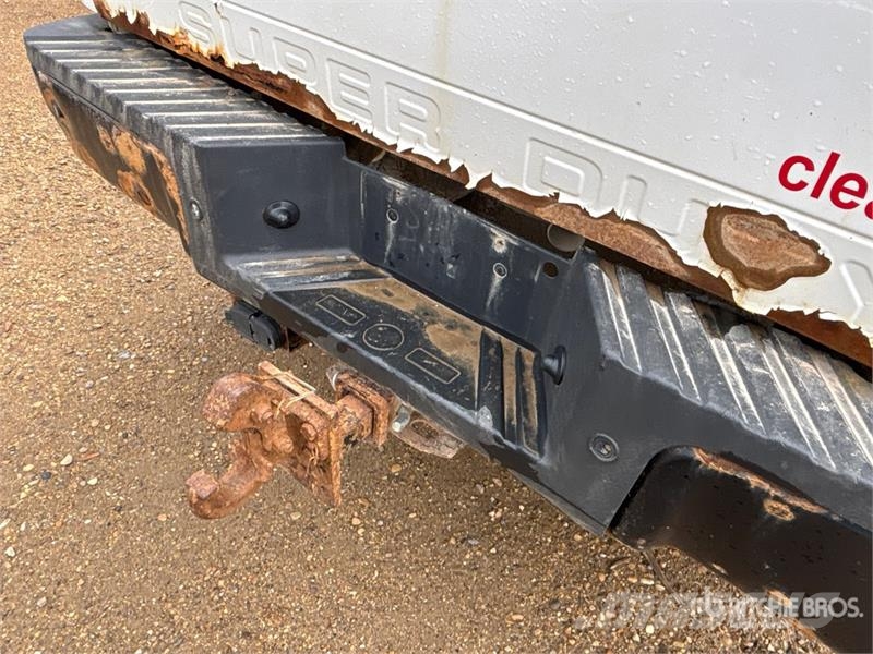 Ford F-250 XL 4x4 Crew Cab Pickup (Inoperable) Other