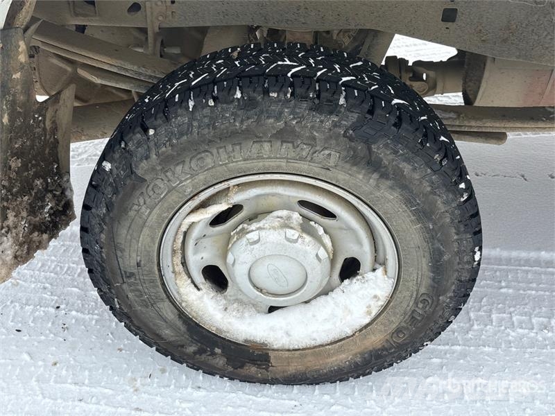 Ford F-250 XL 4x4 Crew Cab Pickup Drugi