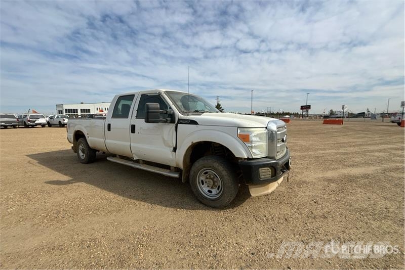 Ford F-250 XL 4x4 Crew Cab Pickup أخرى