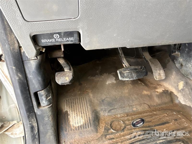 Ford F-250 XL 4x4 Crew Cab Pickup Drugi