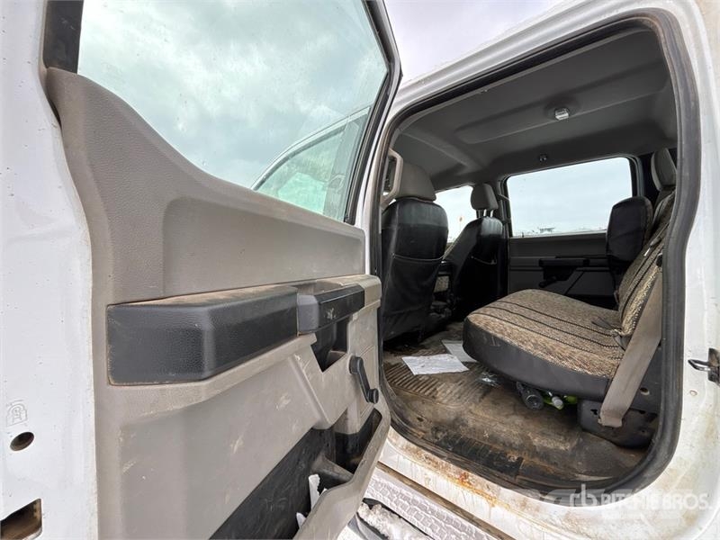 Ford F-250 XL 4x4 Crew Cab Pickup Drugi