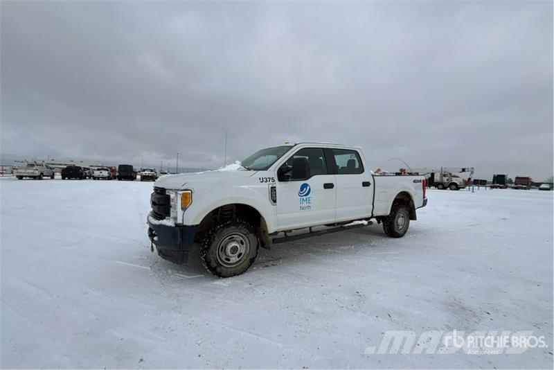 Ford F-250 XL 4x4 Crew Cab Pickup Drugi