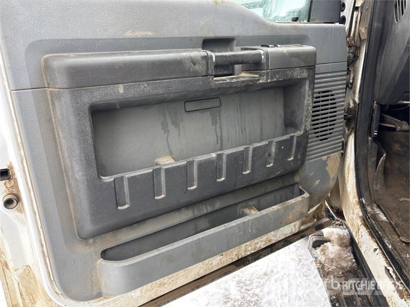 Ford F-250 XL 4x4 Crew Cab Pickup أخرى