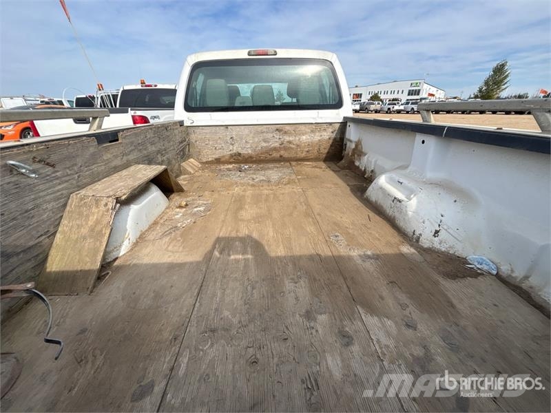 Ford F-250 XL 4x4 Crew Cab Pickup أخرى