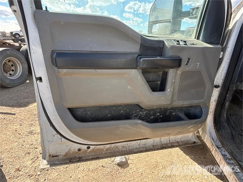 Ford F-250 XL 4x4 Crew Cab Pickup Other