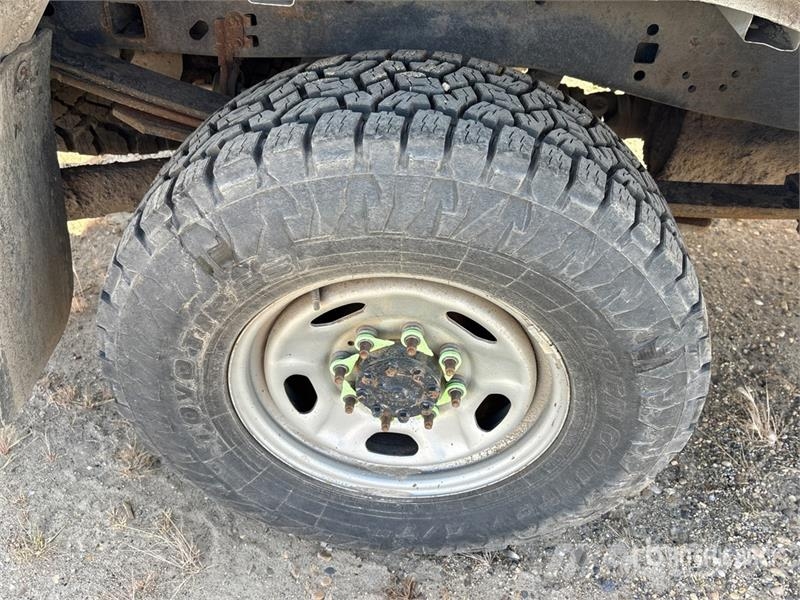 Ford F-250 XL 4x4 Crew Cab Pickup Other