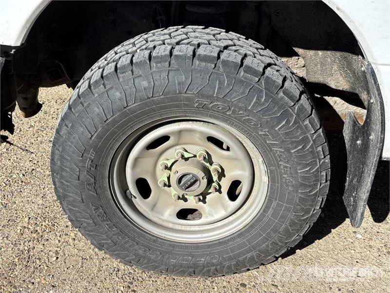 Ford F-250 XL 4x4 Crew Cab Pickup Other