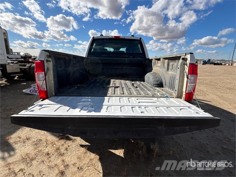 Ford F-250 XL 4x4 Crew Cab Pickup Other