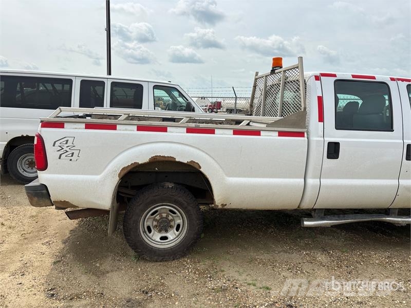 Ford F-250 XL 4x4 Crew Cab Pickup (Inoperable) Άλλα Vans