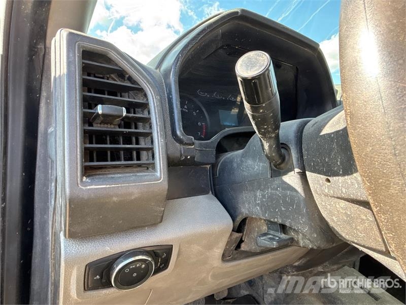 Ford F-250 XL 4x4 Crew Cab Pickup Other