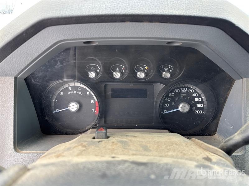 Ford F-250 XL 4x4 Crew Cab Pickup أخرى