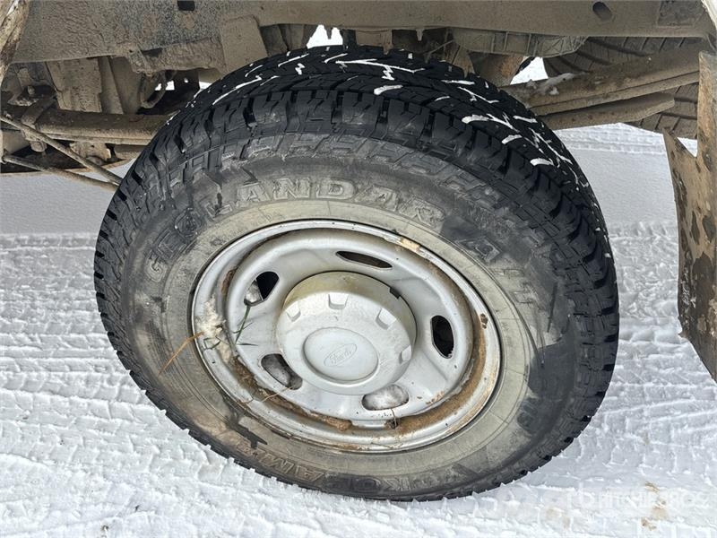 Ford F-250 XL 4x4 Crew Cab Pickup Drugi