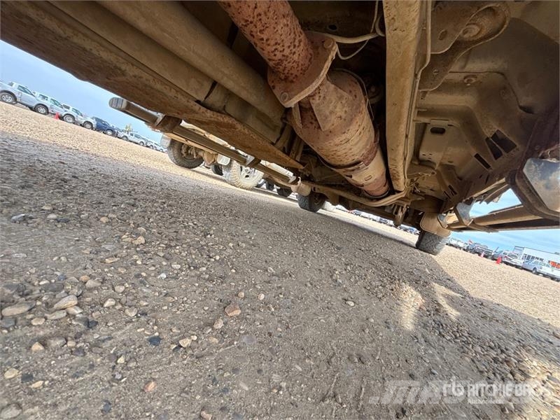 Ford F-250 XL 4x4 Crew Cab Pickup أخرى