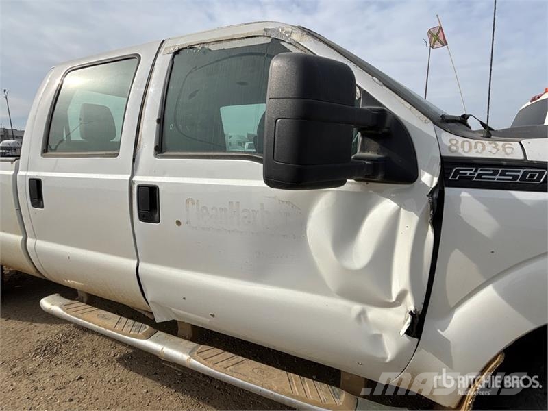 Ford F-250 XL 4x4 Crew Cab Pickup أخرى