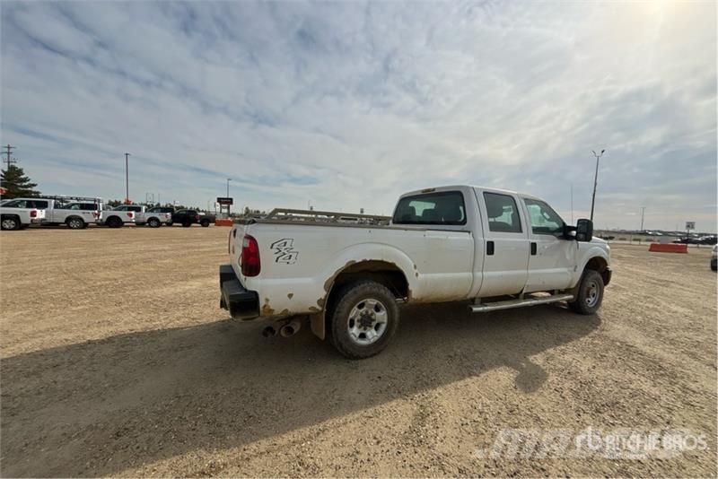 Ford F-250 XL 4x4 Crew Cab Pickup أخرى