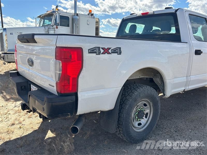 Ford F-250 XL 4x4 Crew Cab Pickup Other