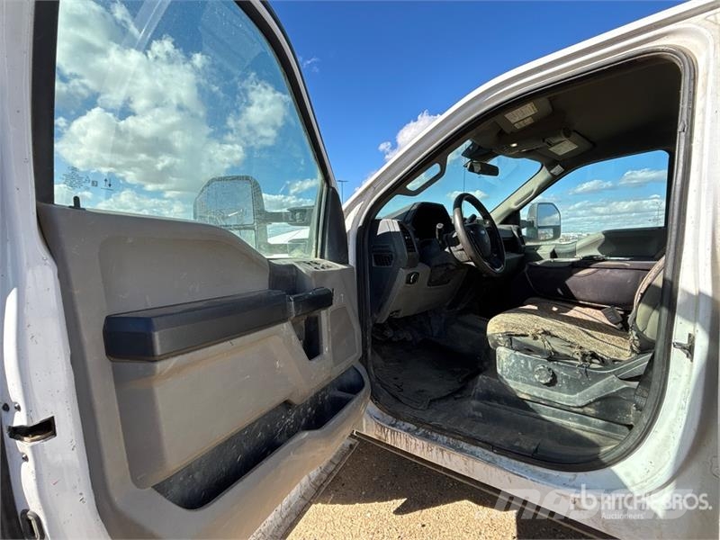 Ford F-250 XL 4x4 Crew Cab Pickup Other