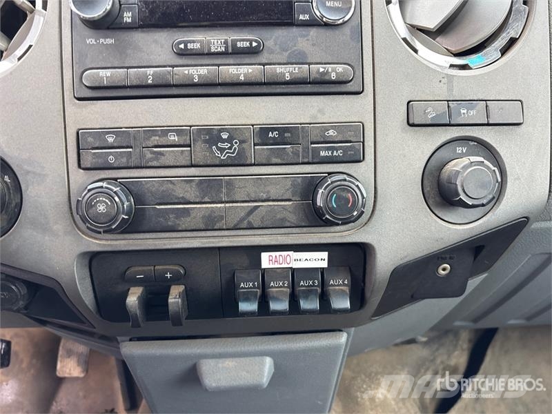 Ford F-250 XL 4x4 Crew Cab Pickup أخرى