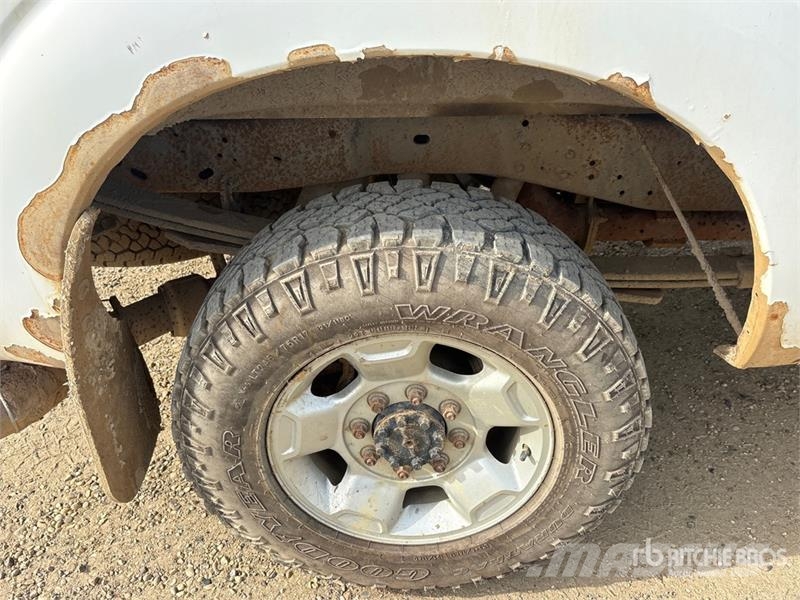 Ford F-250 XL 4x4 Crew Cab Pickup أخرى