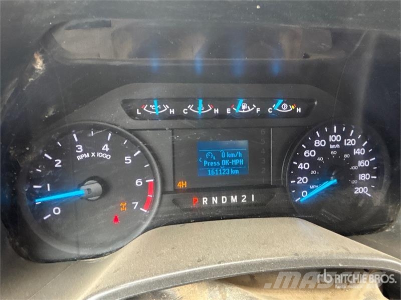 Ford F-250 XL 4x4 Crew Cab Pickup Drugi