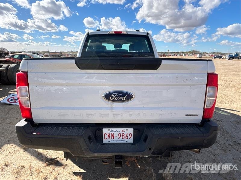 Ford F-250 XL 4x4 Crew Cab Pickup Other