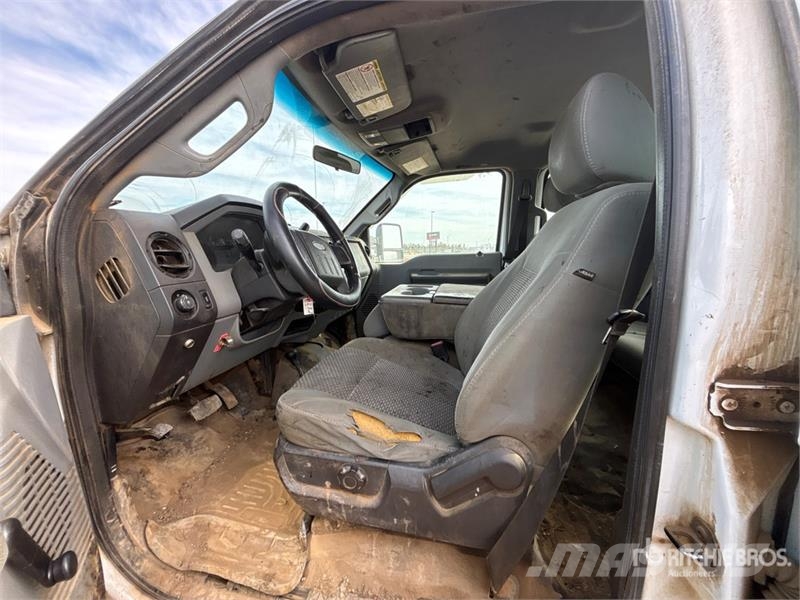 Ford F-250 XL 4x4 Crew Cab Pickup أخرى