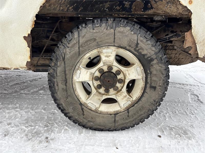 Ford F-250 XL 4x4 Crew Cab Pickup أخرى