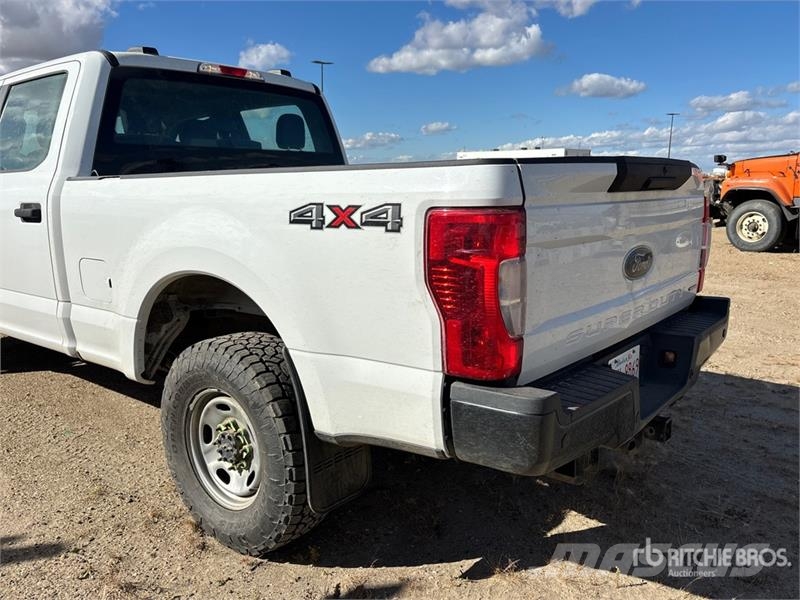Ford F-250 XL 4x4 Crew Cab Pickup Other