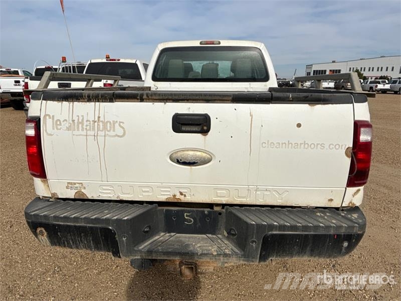 Ford F-250 XL 4x4 Crew Cab Pickup أخرى