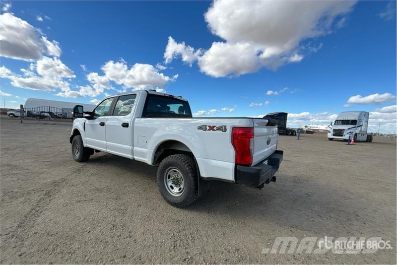 Ford F-250 XL 4x4 Crew Cab Pickup Other