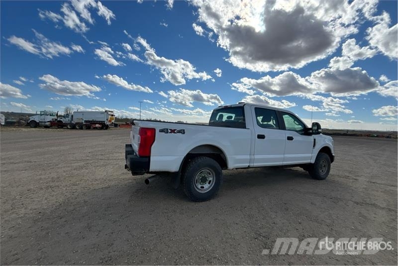 Ford F-250 XL 4x4 Crew Cab Pickup Other