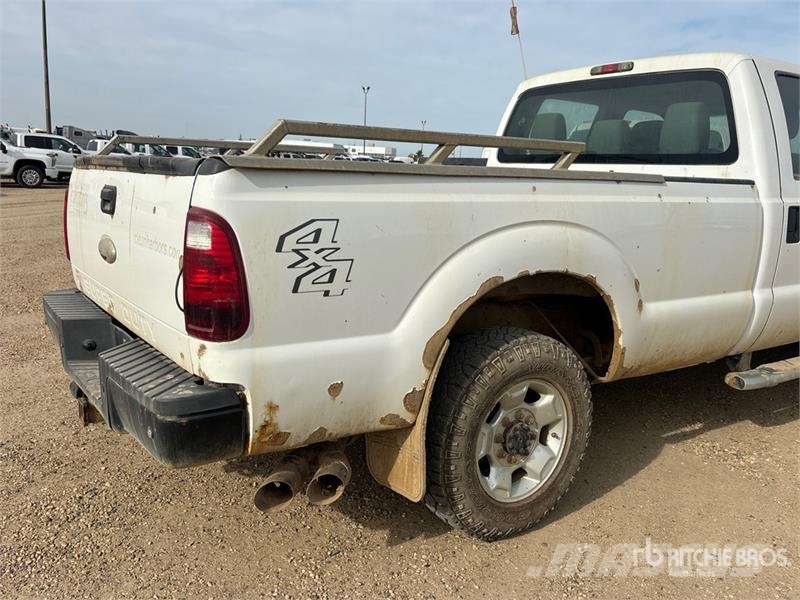 Ford F-250 XL 4x4 Crew Cab Pickup أخرى