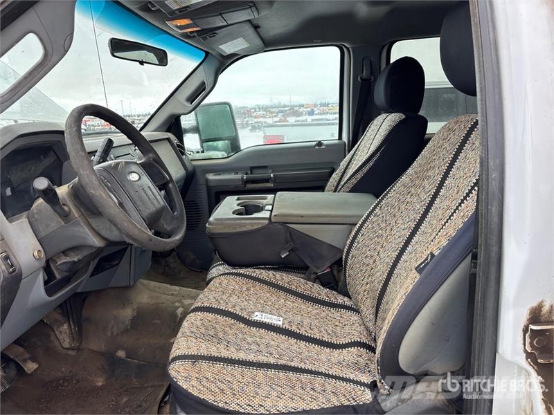 Ford F-250 XL 4x4 Crew Cab Pickup أخرى