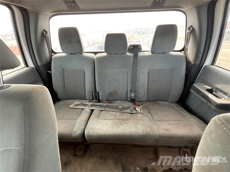 Ford F-250 XL 4x4 Crew Cab Pickup أخرى