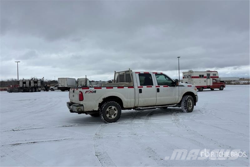 Ford F-250 XL 4x4 Crew Cab Pickup أخرى