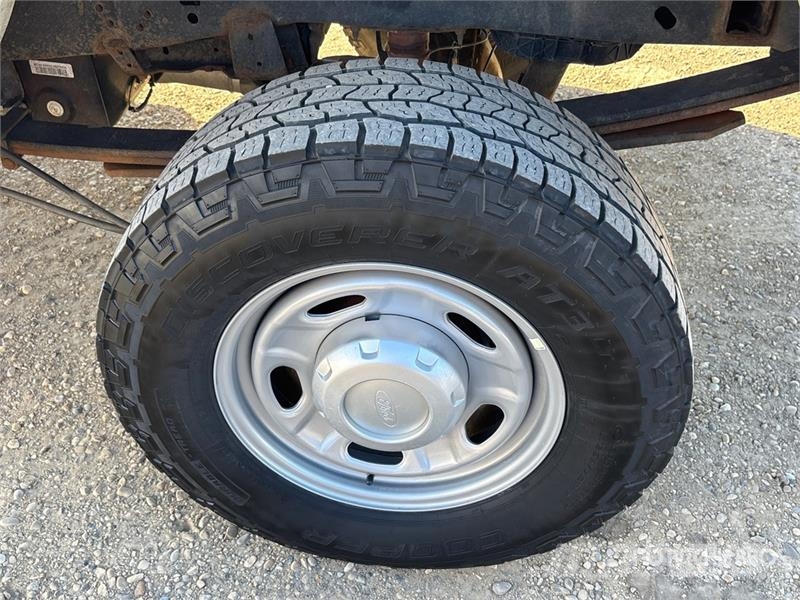 Ford F-250 XL 4x4 Extended Cab Pickup Ostalo