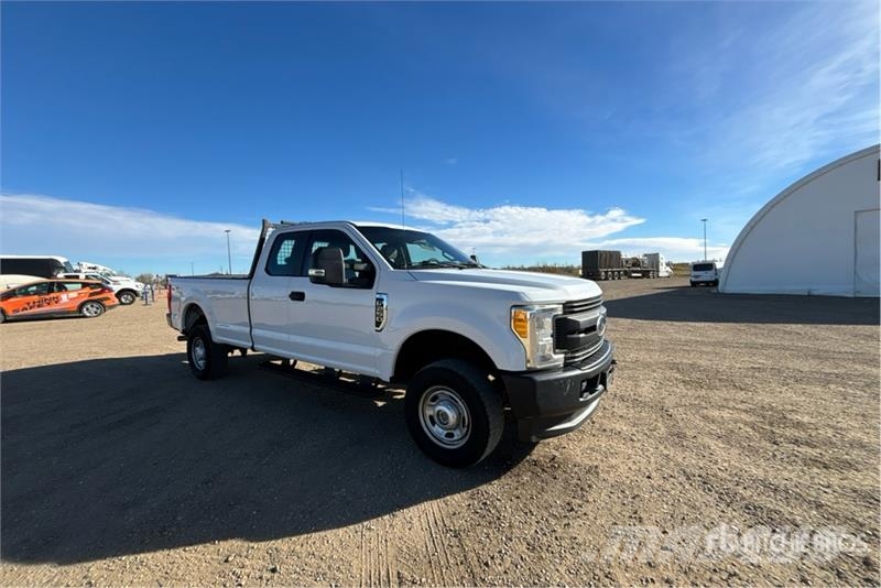 Ford F-250 XL 4x4 Extended Cab Pickup Ostalo