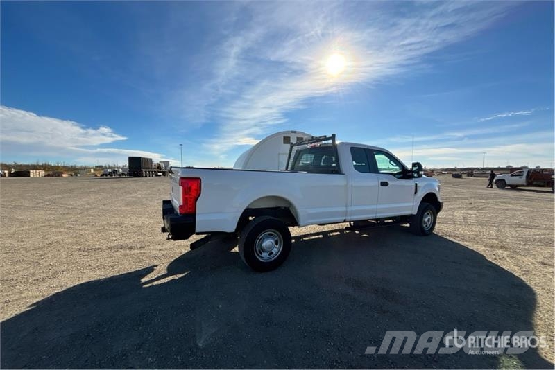Ford F-250 XL 4x4 Extended Cab Pickup Ostalo