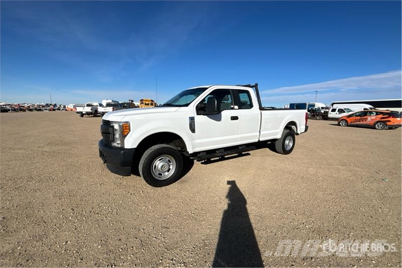 Ford F-250 XL 4x4 Extended Cab Pickup Ostalo