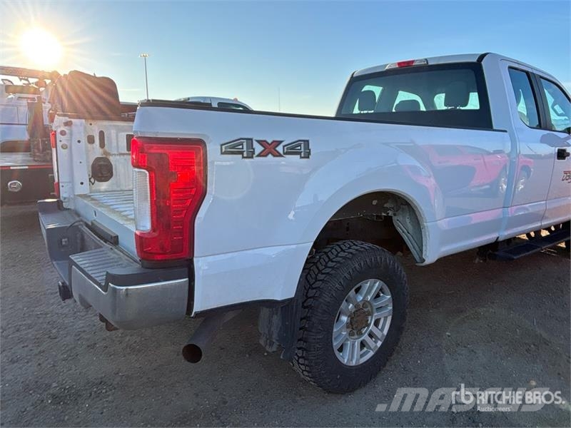 Ford F-250 XL 4x4 Extended Cab Pickup Ostalo
