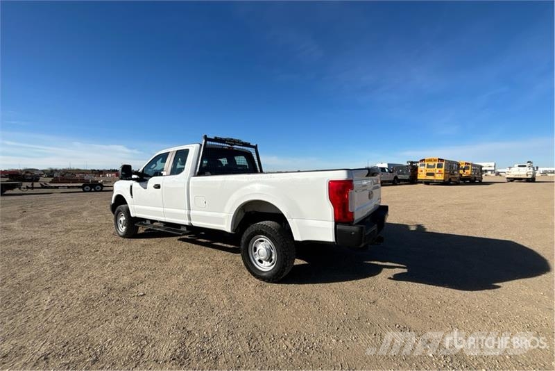 Ford F-250 XL 4x4 Extended Cab Pickup Ostalo