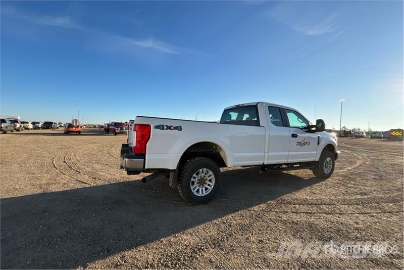 Ford F-250 XL 4x4 Extended Cab Pickup Ostalo