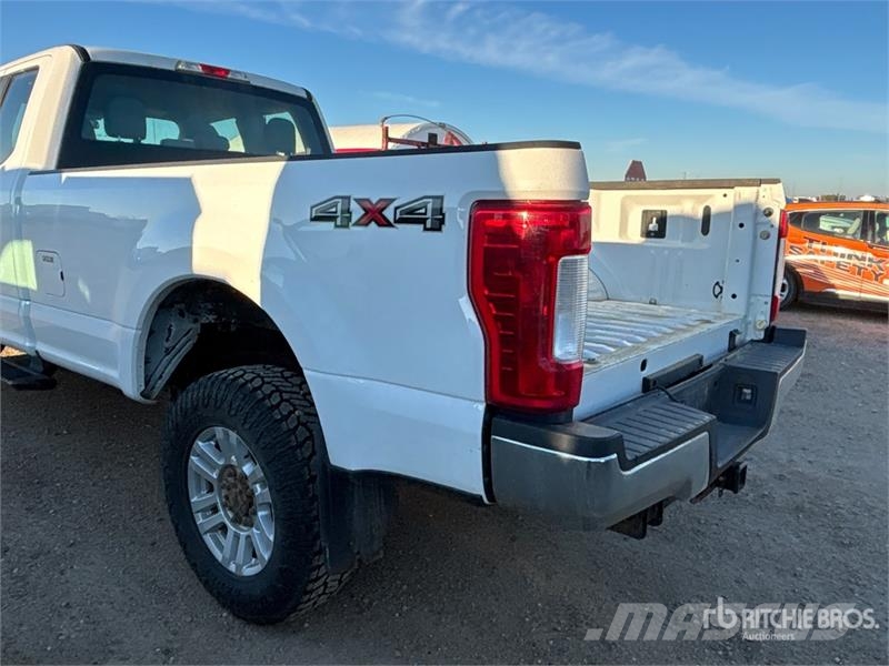 Ford F-250 XL 4x4 Extended Cab Pickup Ostalo